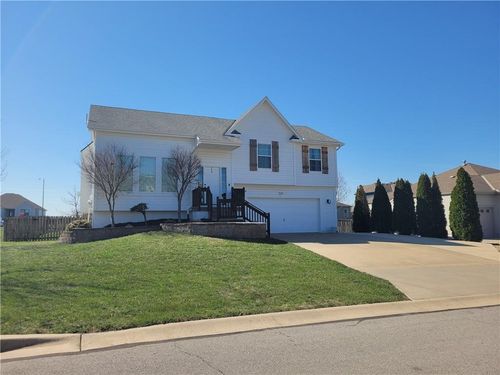 1511 N 4th St E, Louisburg, KS, 66053-6460 | Card Image