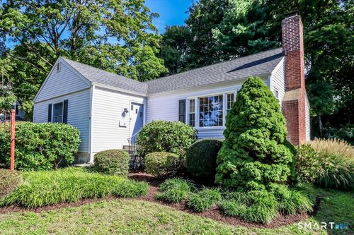 70 Benedict Ave, Fairfield, CT, 06825-1705 | Card Image