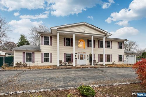 255 Knoll Rd, Lake Hiawatha, NJ, 07034-2031 | Card Image