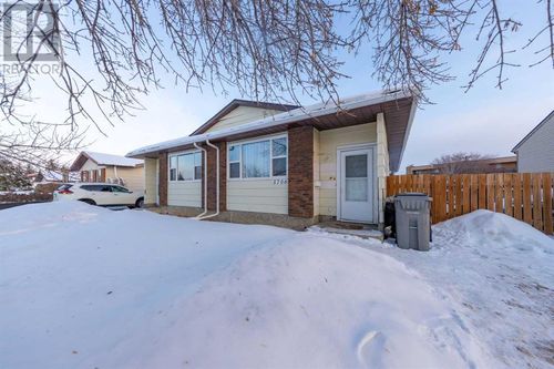 5706 31 St, Lloydminster, AB, T9V1W3 | Card Image