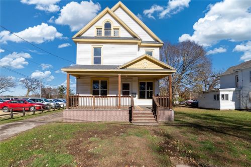 207 12th Ave W, Menomonie, WI, 54751-2432 | Card Image