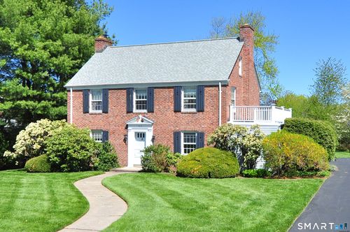 102 Ridgewood Rd, West Hartford, CT, 06107-2927 | Card Image