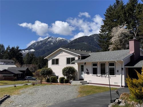 594 Hummingbird Lane, Gold River, BC, V0P | Card Image