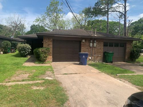 717-719 Cincinnati St, Angleton, TX, 77515-5732 | Card Image