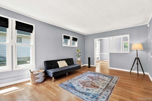 415 Laprairie St, Ferndale, MI, 48220-3213 | Card Image