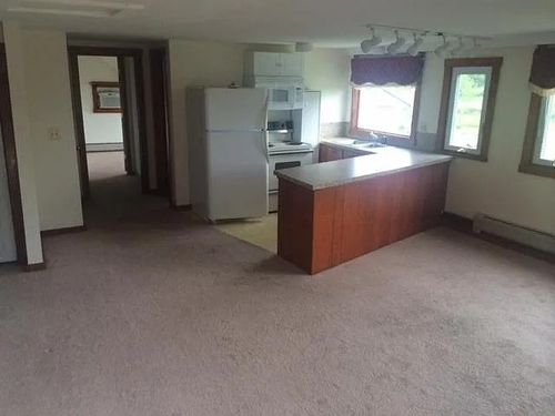 2-423 N East St, Amherst, MA, 01002-1602 | Card Image