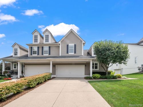 694 Bluff Ct, Rochester Hills, MI, 48307-6081 | Card Image