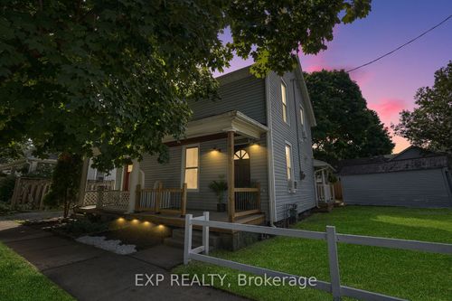 8 Elizabeth St, Saint Catharines, ON, L2R2L1 | Card Image