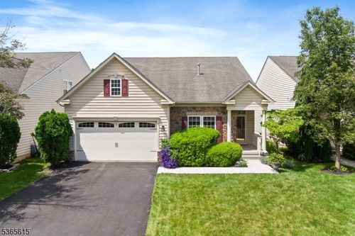 7 Thornton St, Hillsborough, NJ, 08844-7007 | Card Image