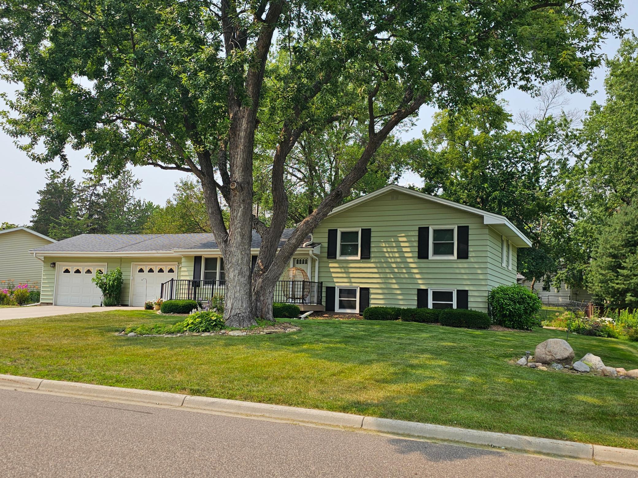 Cherokee Dr, Minneapolis, MN 55428