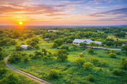 232 Crooked Oak Ln, Round Mountain, TX, 78663-6023 | Card Image