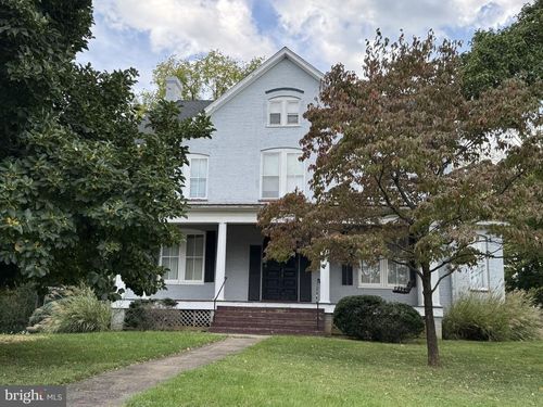 525 E Washington St, CHARLES TOWN, WV, 25414-1005 | Card Image