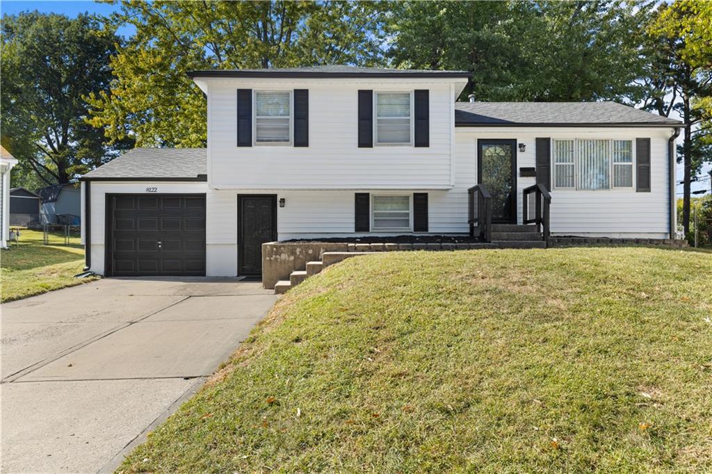 San Rafael Dr, Kansas City, MO 64119