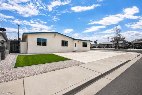 6121 Sonoma Cir, Las Vegas, NV, 89107-3783 | Card Image