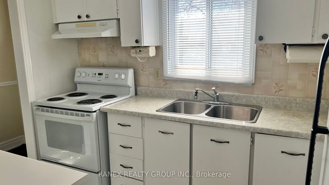 13 Grasspoint Sq, House other with 3 bedrooms, 2 bathrooms and 3 parking in Brampton ON | Image 16