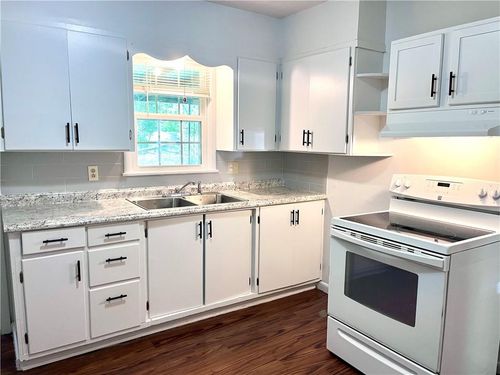 1538 N Cedar St, Nevada, MO, 64772-1118 | Card Image