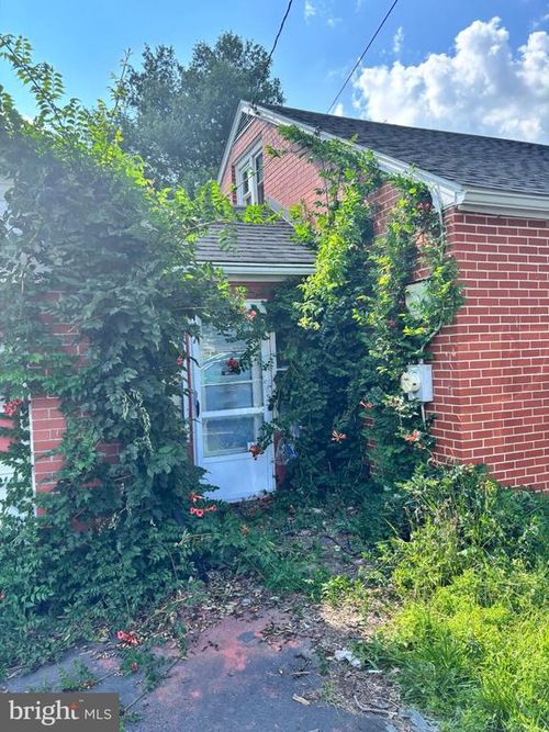 1005 Laurelwood Rd, Pottstown, PA, 19465-7419 | Card Image