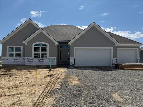 4706 Woodland Shores Dr, Saint Joseph, MO, 64505-8610 | Card Image