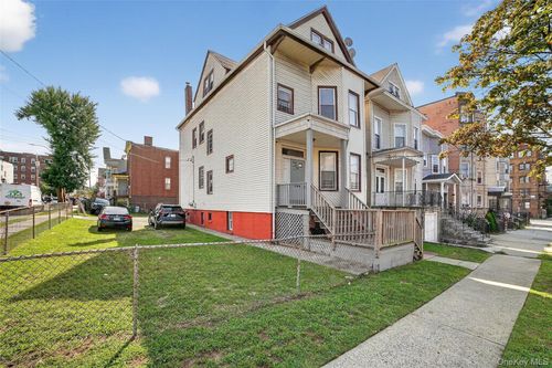 16 Pier St, Yonkers, NY, 10705-1884 | Card Image