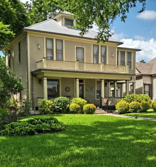 622 W 7th St, Taylor, TX, 76574-2715 | Card Image