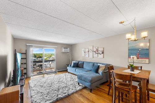 apt-303-180 Green St, Melrose, MA, 02176-1938 | Card Image