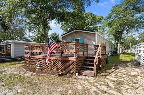 137 Ne 76th St, Oak Island, NC, 28465-4222 | Card Image