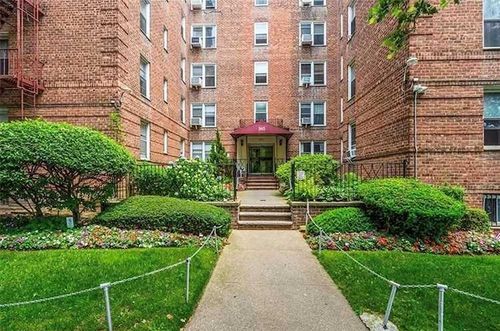 4b-243 mcdonald ave 243 Mcdonald Ave Avenue, Brooklyn, NY, 11218 | Card Image