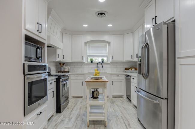 1205 Garland St, House other with 4 bedrooms, 3 bathrooms and null parking in Plainview TX | Image 20