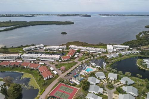 4753 Independence Dr, BRADENTON, FL, 34210-1910 | Card Image