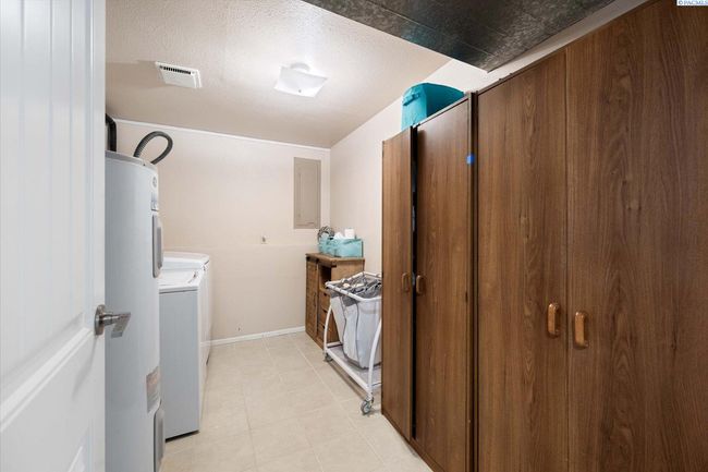 73805 N Demoss Rd, Home with 3 bedrooms, 3 bathrooms and null parking in Benton City WA | Image 46