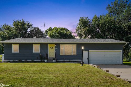 2517 Reyclif Dr, Marshalltown, IA, 50158-2351 | Card Image