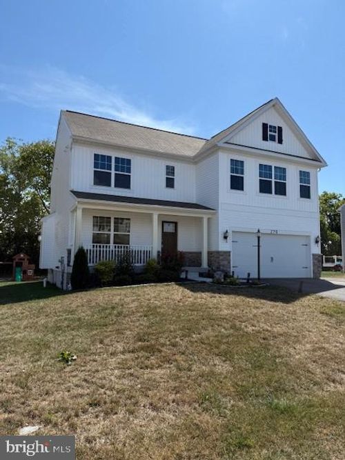 270 Paradise View Dr, GREENCASTLE, PA, 17225-8212 | Card Image