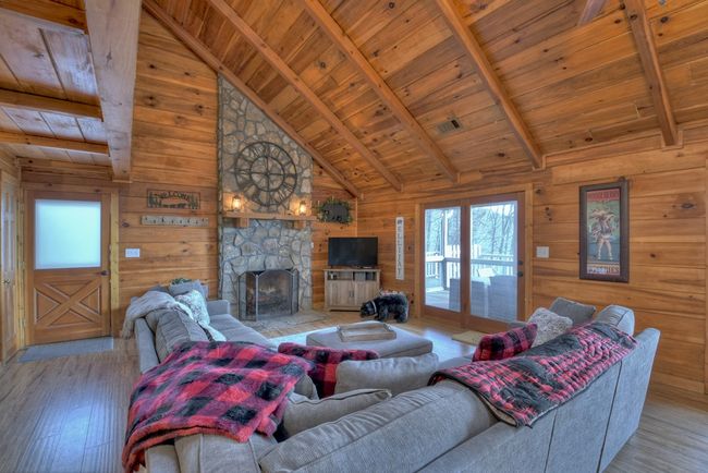 368 Walnut Rdg, Home with 4 bedrooms, 2 bathrooms and null parking in Ellijay GA | Image 13