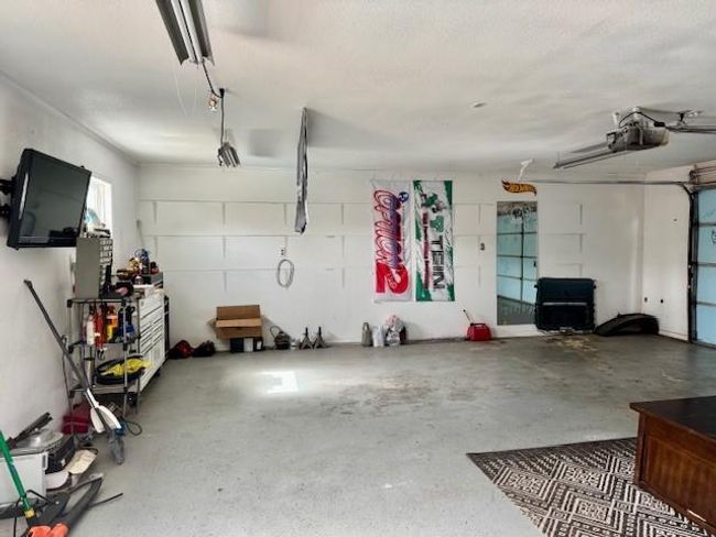 Interior of the detached garage | Image 28