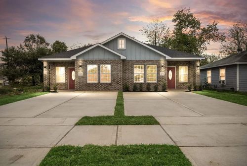 5222 Bataan Rd, Houston, TX, 77033-2610 | Card Image