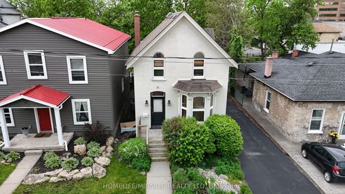 {{alt}} | Card Image