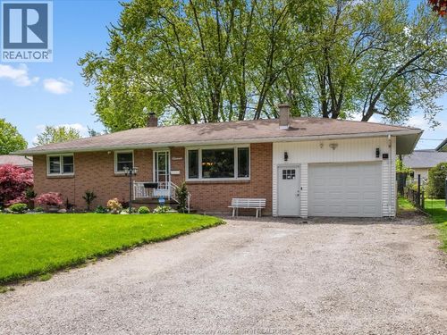 11 Warren Ave, Leamington, ON, N8H2R3 | Card Image