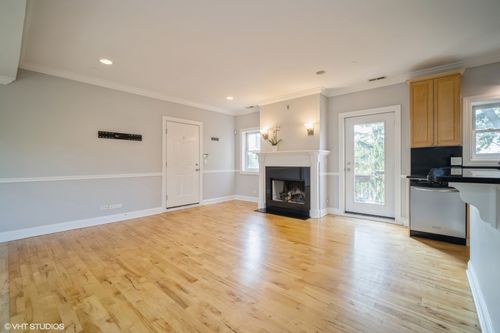 3w-6432 N Hermitage Ave, Chicago, IL, 60626-5642 | Card Image