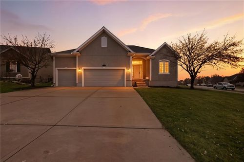 14650 S Glen Eyrie St, Olathe, KS, 66061-8502 | Card Image