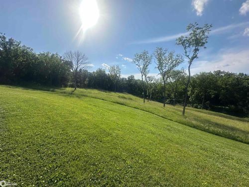 20285 Bella Vista Cir, Centerville, IA, 52544 | Card Image