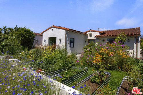 3952 Sutro Ave, Los Angeles, CA, 90008-2739 | Card Image
