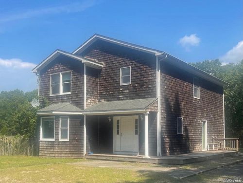 484 Magee St, Southampton, NY, 11968-2751 | Card Image