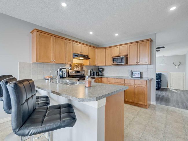221 Ranch Ridge Crt, Home with 4 bedrooms, 3 bathrooms and 4 parking in Strathmore AB | Image 7
