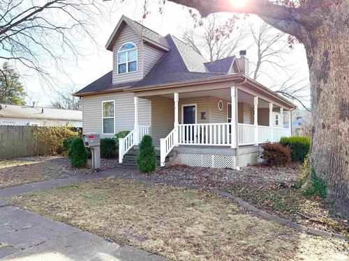 821 E 6th St, Centralia, IL, 62801-4043 | Card Image