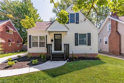411 E 270th St, Euclid, OH, 44132-1707 | Card Image
