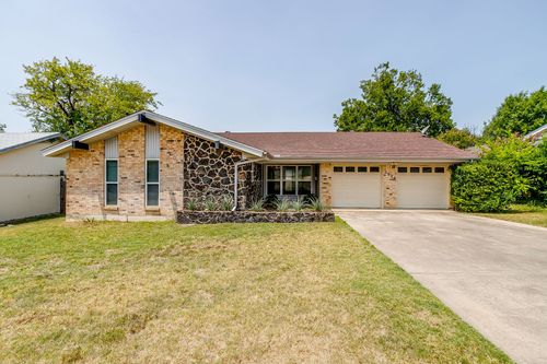 2928 Laredo Dr, Fort Worth, TX, 76116-3318 | Card Image