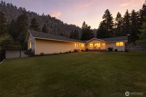 4621 Navarre Coulee Rd, Chelan, WA, 98816-9390 | Card Image