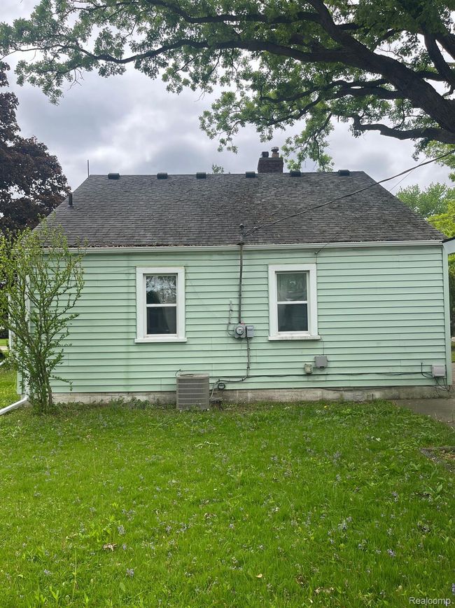 20711 Gaukler St, House other with 3 bedrooms, 2 bathrooms and null parking in Saint Clair Shores MI | Image 4