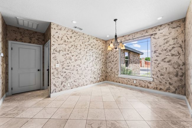806 Sw 7 Th St, House other with 3 bedrooms, 2 bathrooms and 2 parking in Seminole TX | Image 5