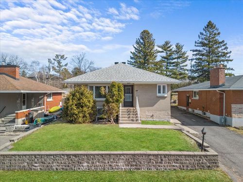 841 Iroquois Rd, Ottawa, ON, K2A3N3 | Card Image